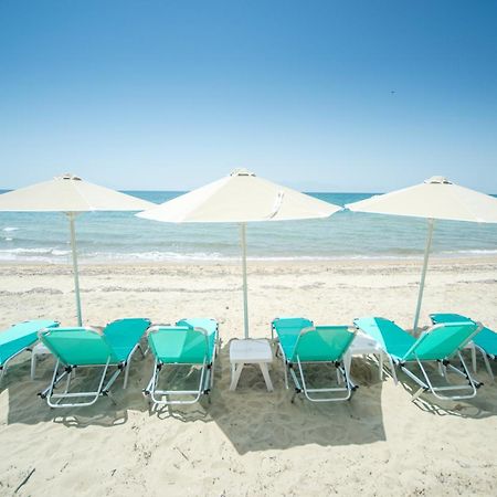 Summerday Villa Private Beach Nea Irakleia Exterior photo