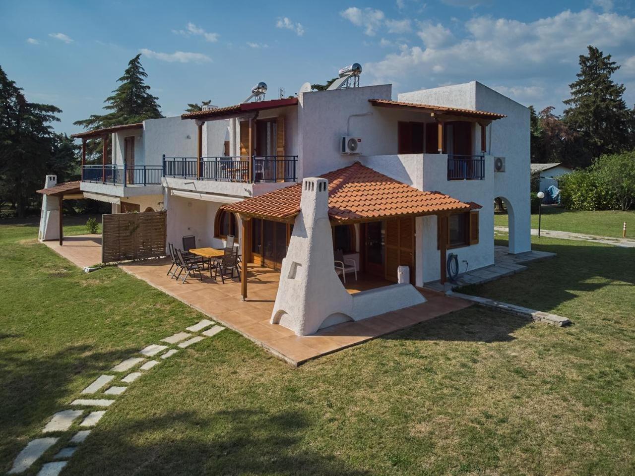 Summerday Villa Private Beach Nea Irakleia Exterior photo