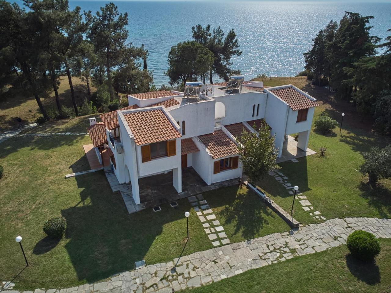 Summerday Villa Private Beach Nea Irakleia Exterior photo