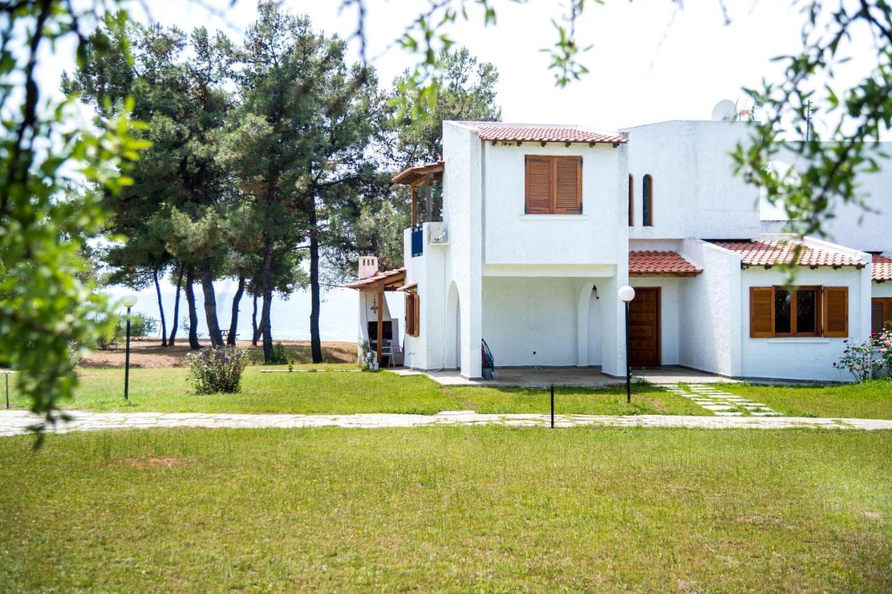 Summerday Villa Private Beach Nea Irakleia Exterior photo