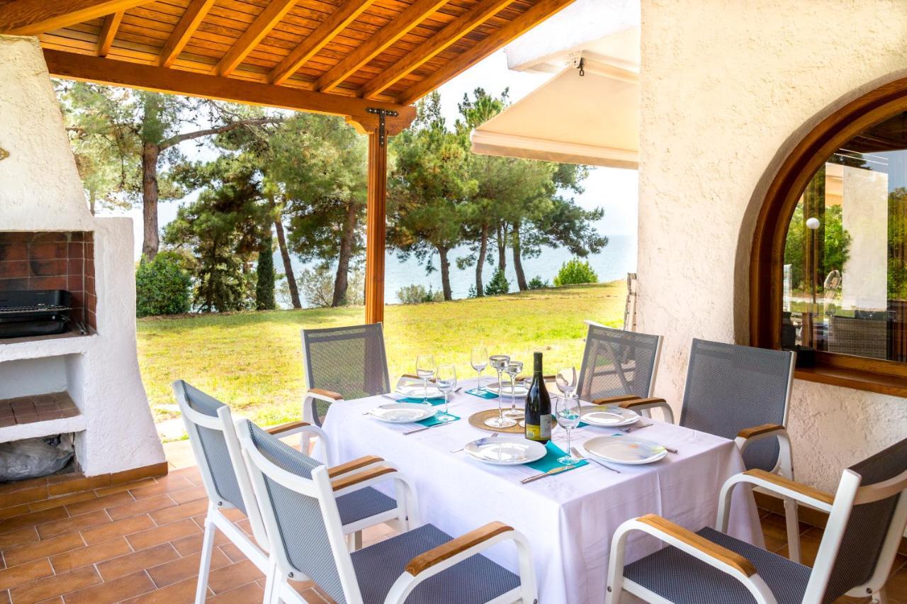 Summerday Villa Private Beach Nea Irakleia Exterior photo