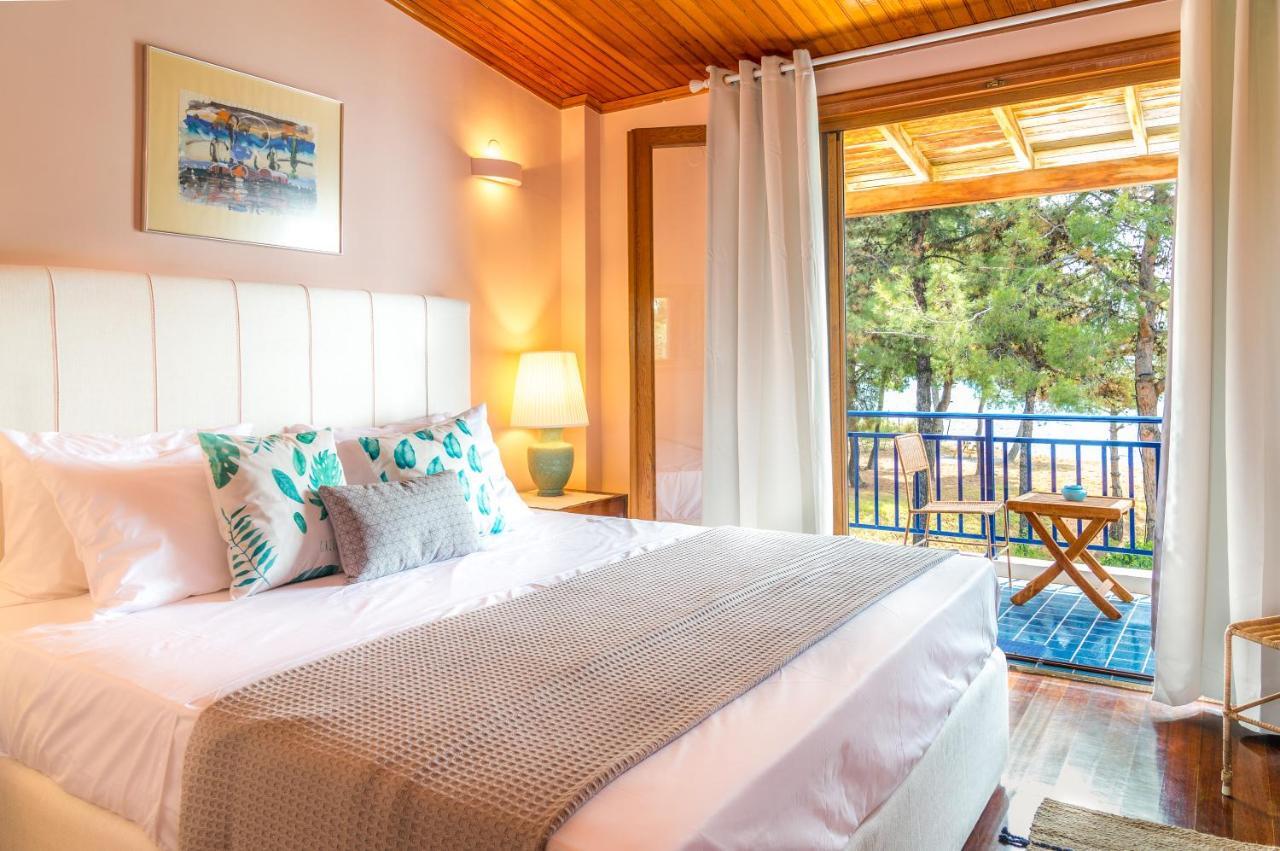 Summerday Villa Private Beach Nea Irakleia Exterior photo