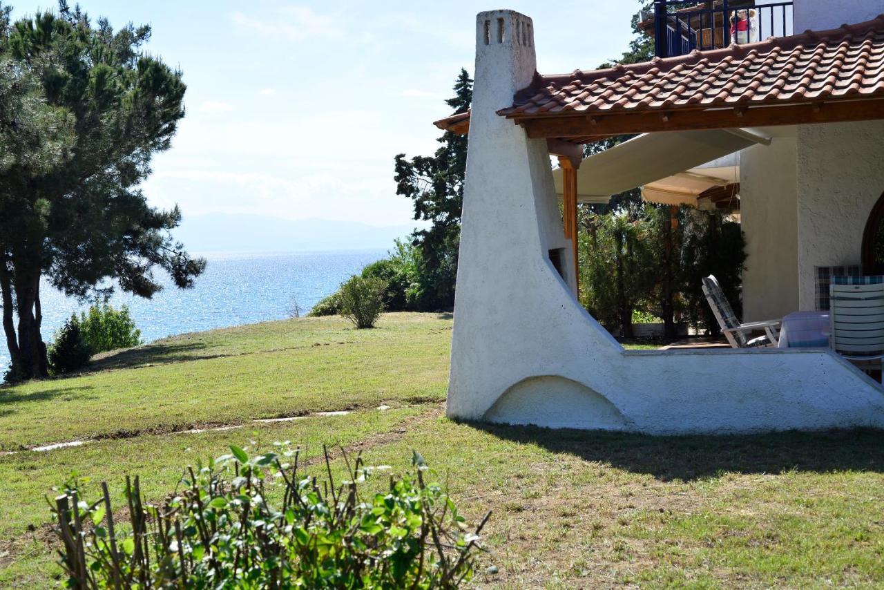 Summerday Villa Private Beach Nea Irakleia Exterior photo