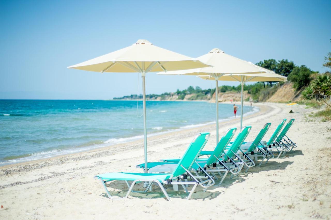 Summerday Villa Private Beach Nea Irakleia Exterior photo